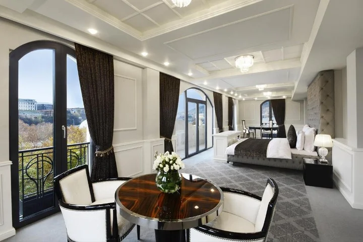 Тбилиси: Hotel Ambassadori Tbilisi Hotel Mimino