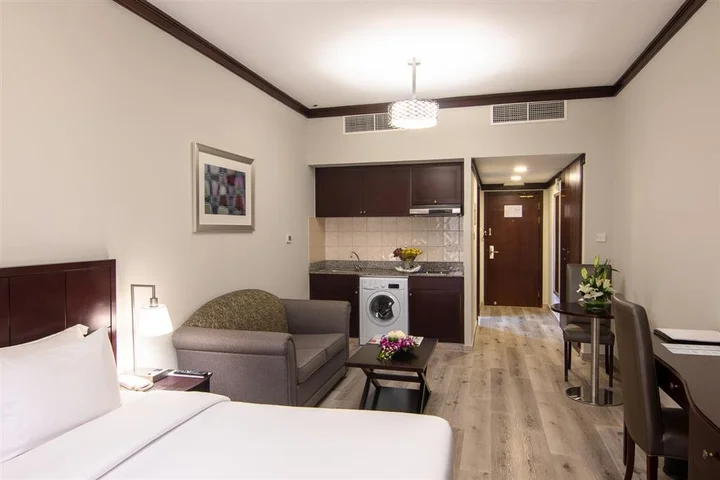Дубай: Savoy Crest Hotel Apartment