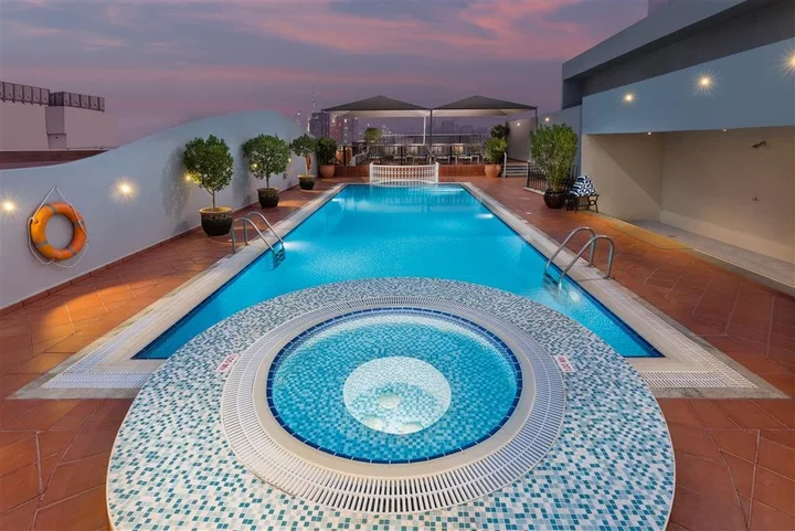 Дубай: Savoy Crest Hotel Apartment