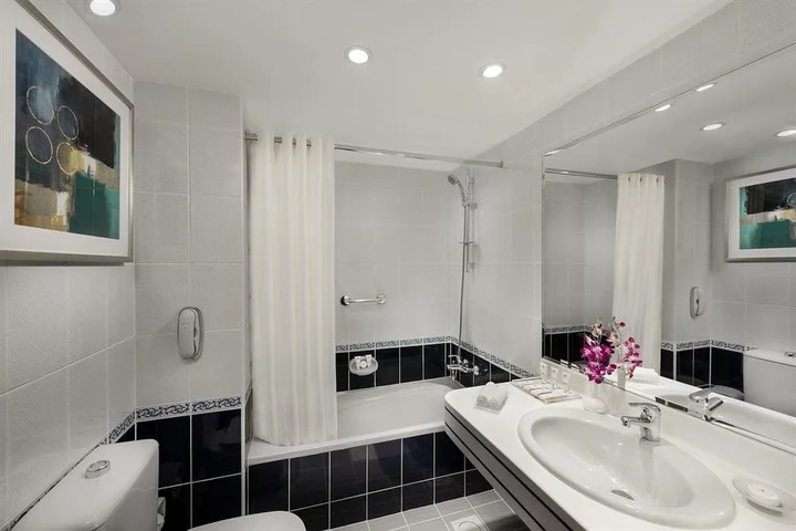 Дубай: Savoy Crest Hotel Apartment