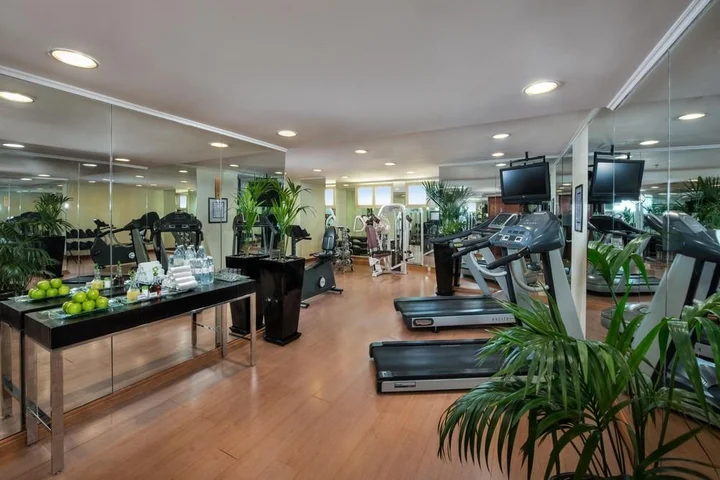 Дубай: Savoy Crest Hotel Apartment