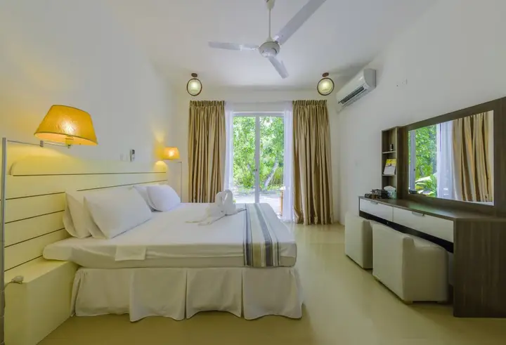 Отель Dhigurah Retreat Beach — фото 2