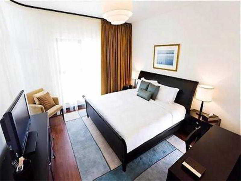 Дубай: Green Lakes Serviced Apartments