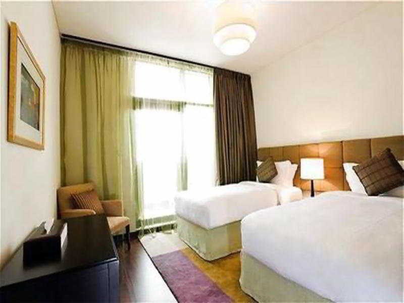 Дубай: Green Lakes Serviced Apartments