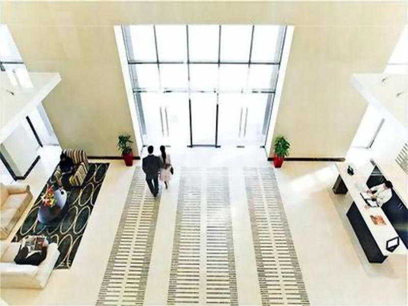 Дубай: Green Lakes Serviced Apartments