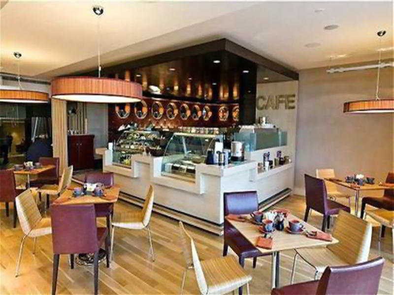 Дубай: Green Lakes Serviced Apartments