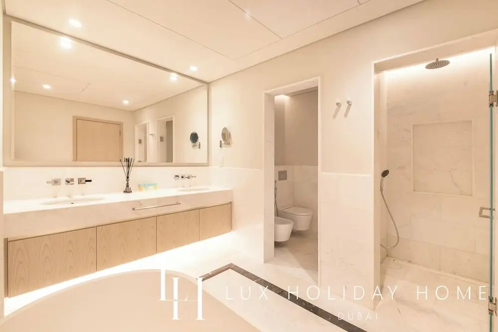 Дубай: LUX Iconic Views at Palm Tower Suite 1