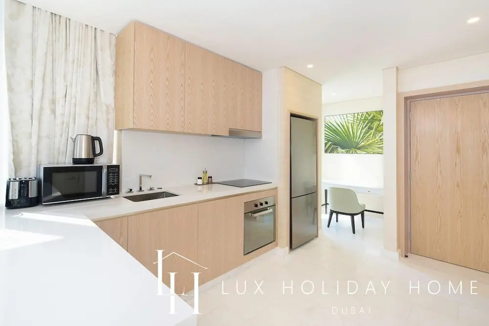 Дубай: LUX Iconic Views at Palm Tower Suite 1