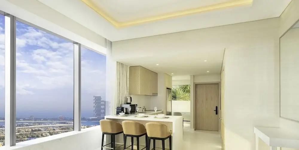 Дубай: LUX Iconic Views at Palm Tower Suite 1