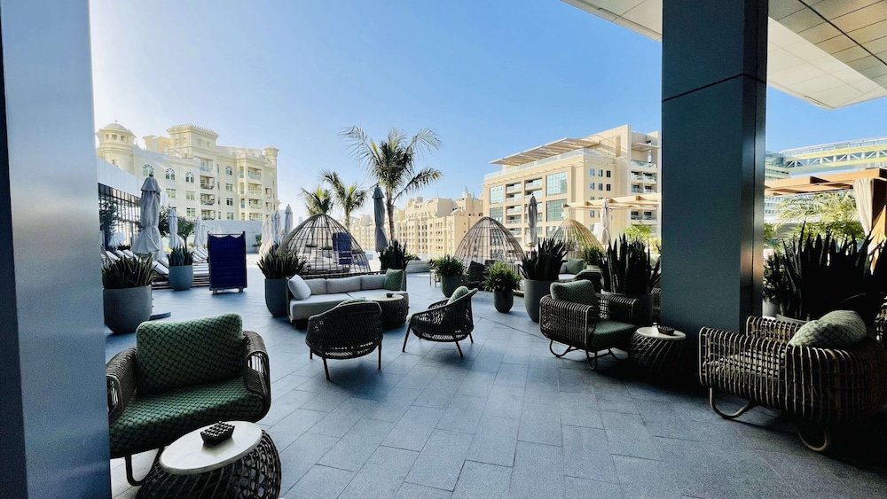 Дубай: LUX Iconic Views at Palm Tower Suite 1