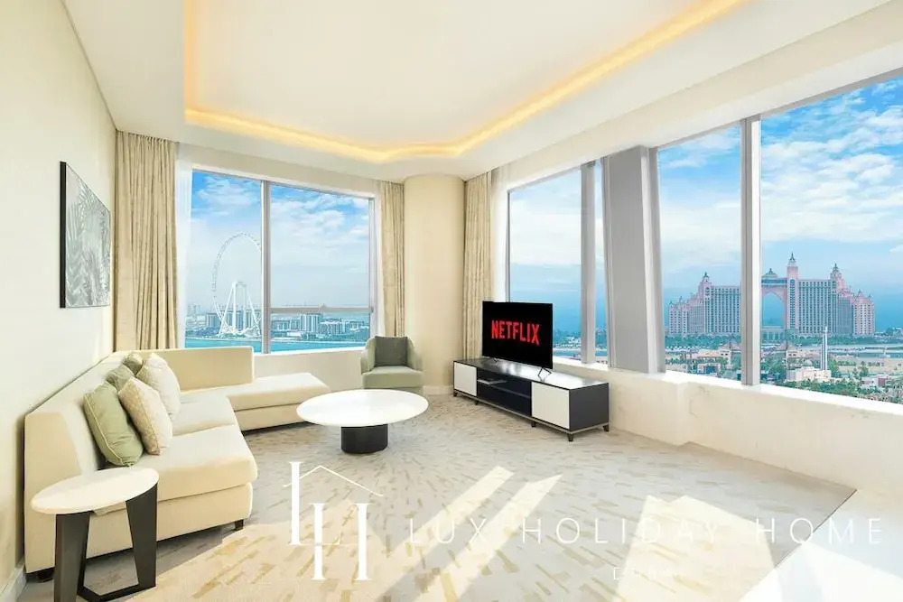 Дубай: LUX Iconic Views at Palm Tower Suite 1