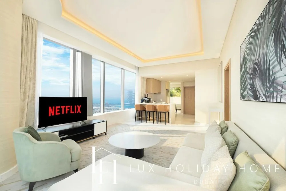 Дубай: LUX Iconic Views at Palm Tower Suite 1