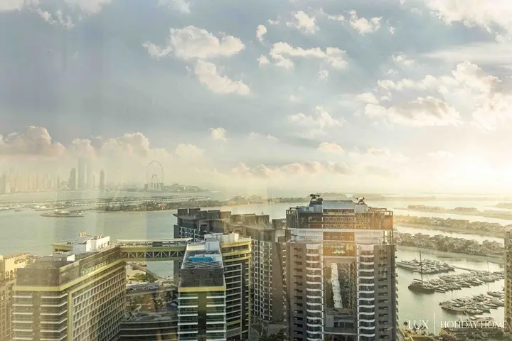 Дубай: LUX Iconic Views at Palm Tower Suite 1