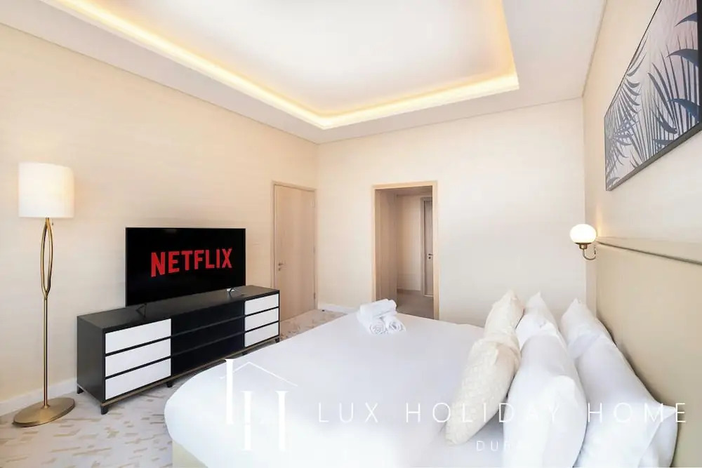 Дубай: LUX Iconic Views at Palm Tower Suite 1