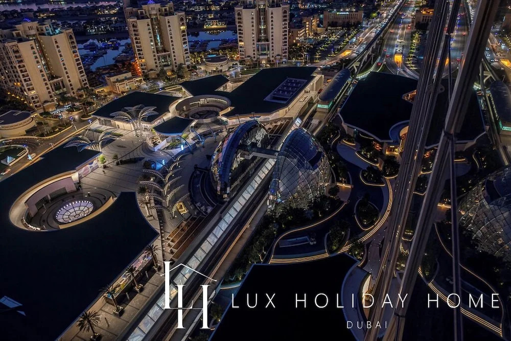 Дубай: LUX Iconic Views at Palm Tower Suite 1