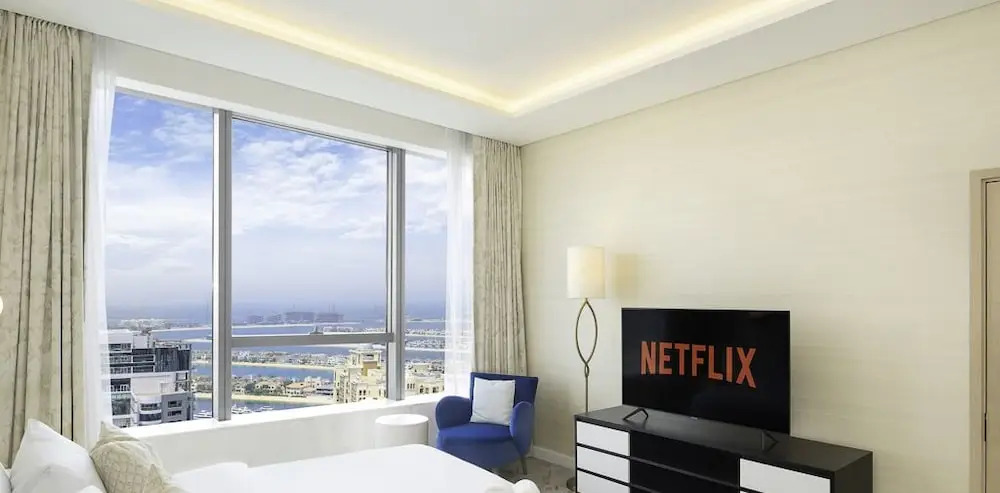 Дубай: LUX Iconic Views at Palm Tower Suite 1