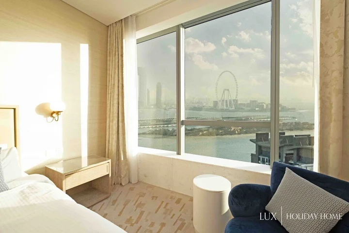 Дубай: LUX Iconic Views at Palm Tower Suite 1