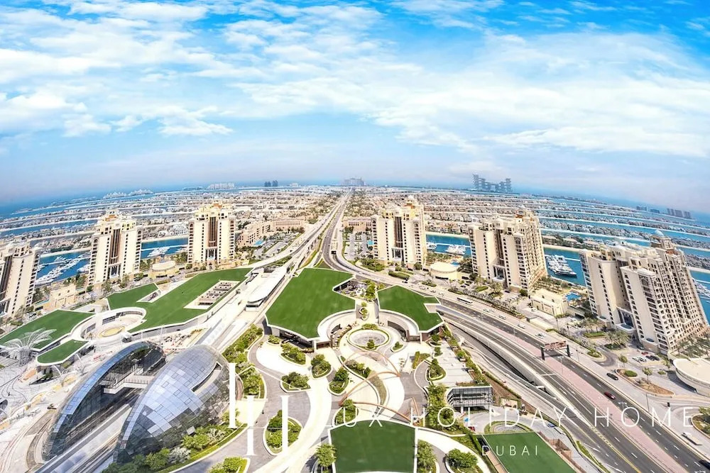Дубай: LUX Iconic Views at Palm Tower Suite 1