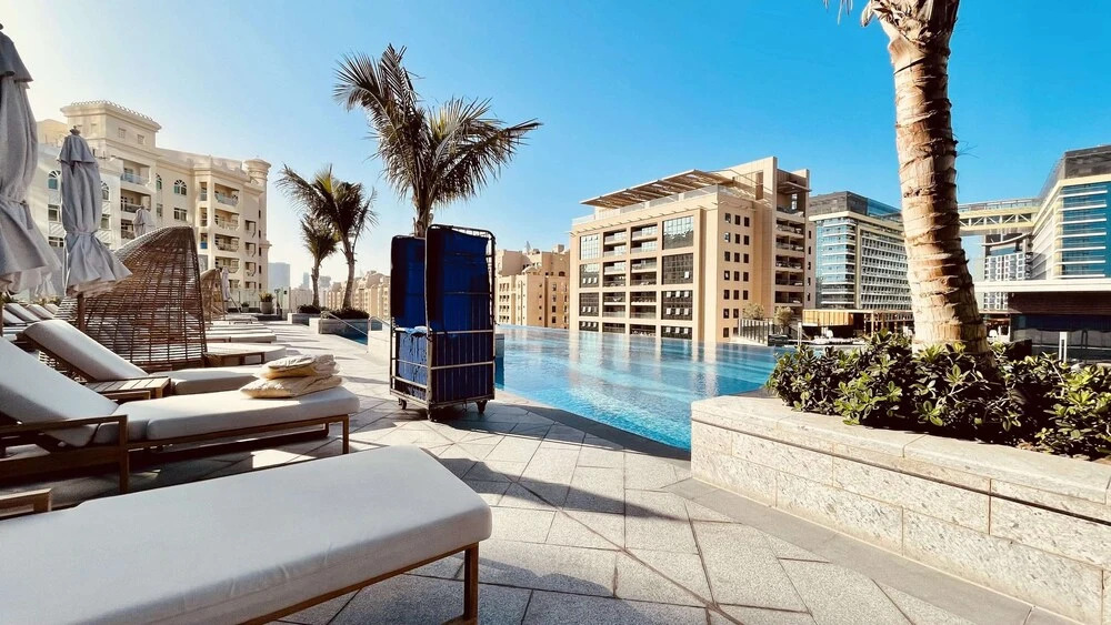 Дубай: LUX Iconic Views at Palm Tower Suite 1