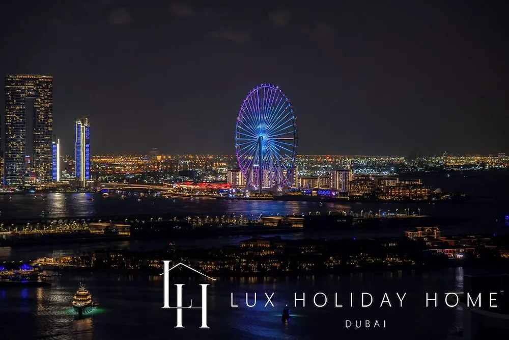 Дубай: LUX Iconic Views at Palm Tower Suite 1