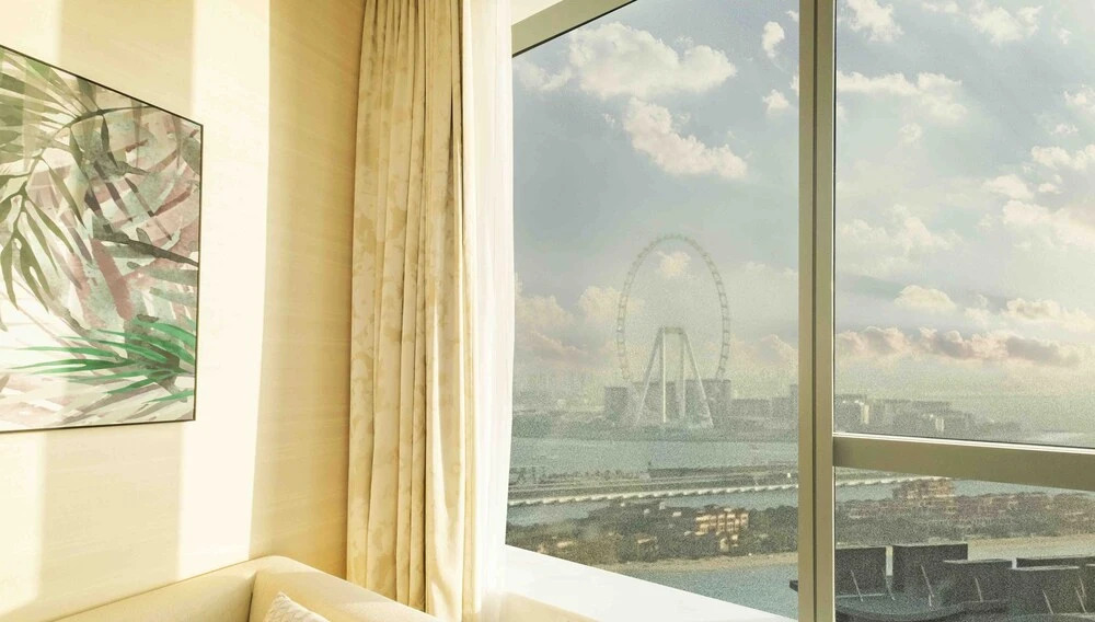Дубай: LUX Iconic Views at Palm Tower Suite 1