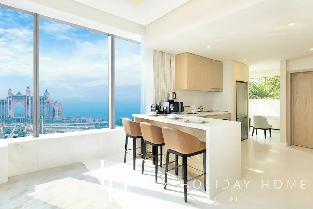 Дубай: LUX Iconic Views at Palm Tower Suite 1