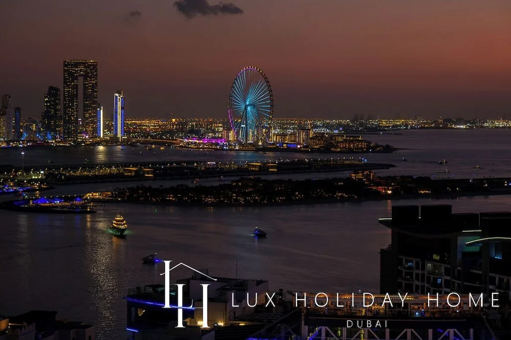 Дубай: LUX Iconic Views at Palm Tower Suite 1