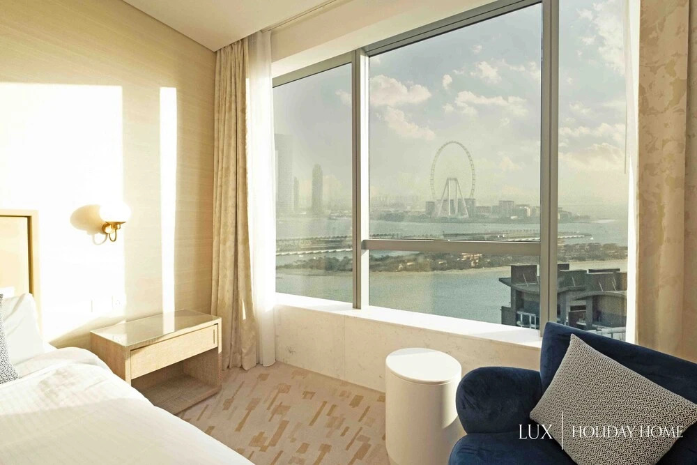 Дубай: LUX Iconic Views at Palm Tower Suite 3