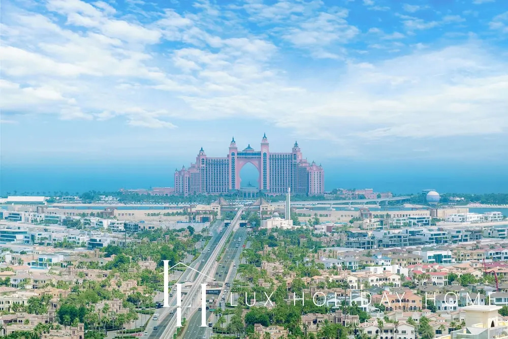 Дубай: LUX Iconic Views at Palm Tower Suite 3