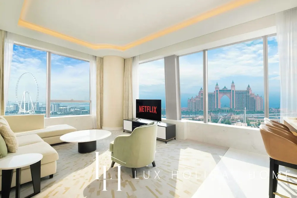 Дубай: LUX Iconic Views at Palm Tower Suite 3