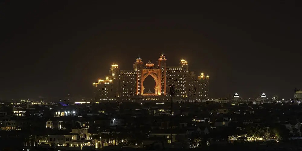 Дубай: LUX Iconic Views at Palm Tower Suite 3