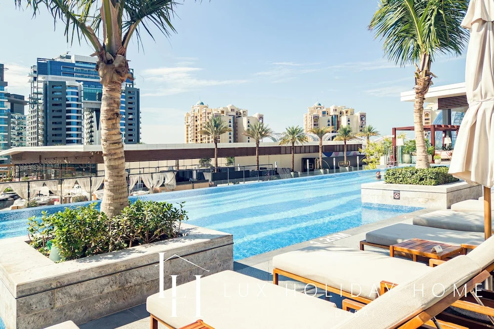 Дубай: LUX Iconic Views at Palm Tower Suite 3