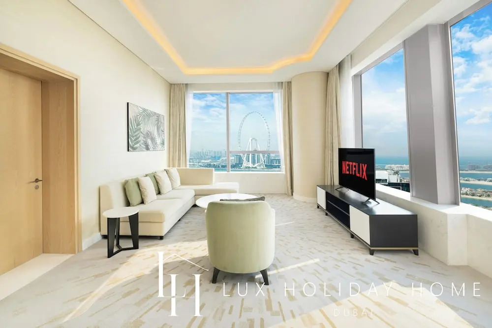 Дубай: LUX Iconic Views at Palm Tower Suite 3