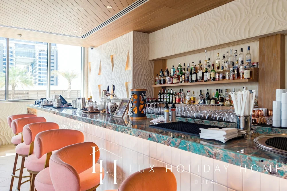 Дубай: LUX Iconic Views at Palm Tower Suite 3