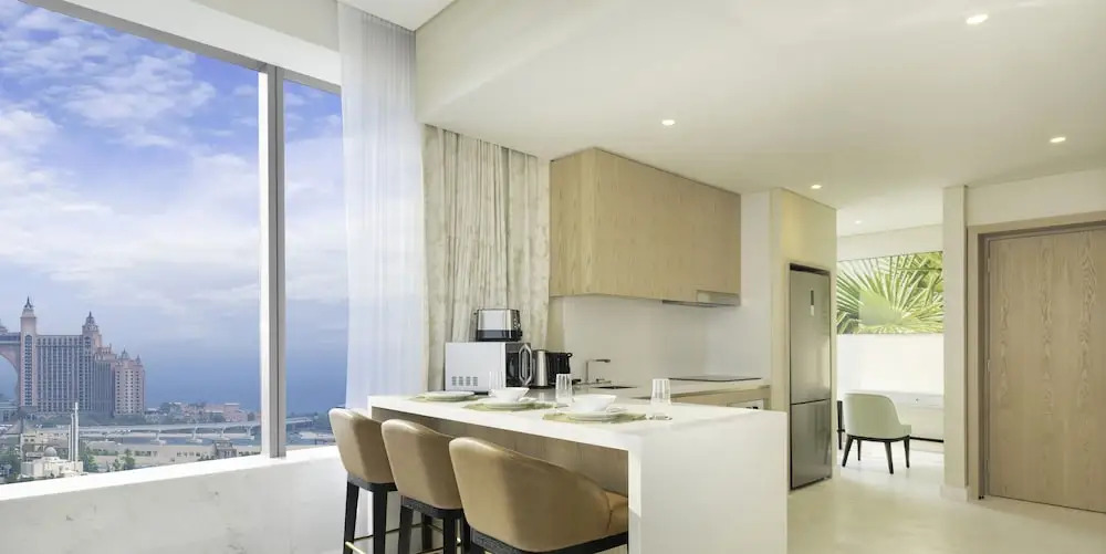 Дубай: LUX Iconic Views at Palm Tower Suite 3