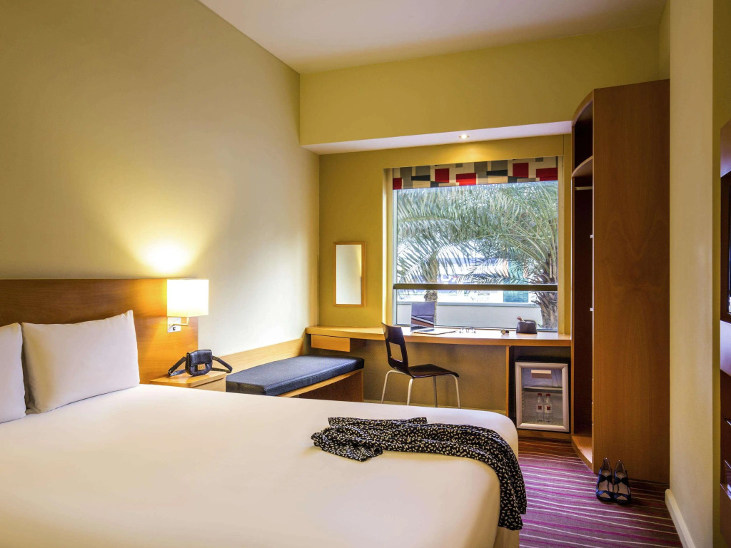 Дубай: Отель Ibis Mall Avenue Dubai