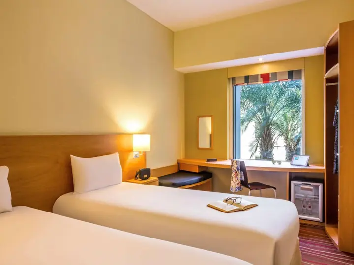 Дубай: Отель Ibis Mall Avenue Dubai