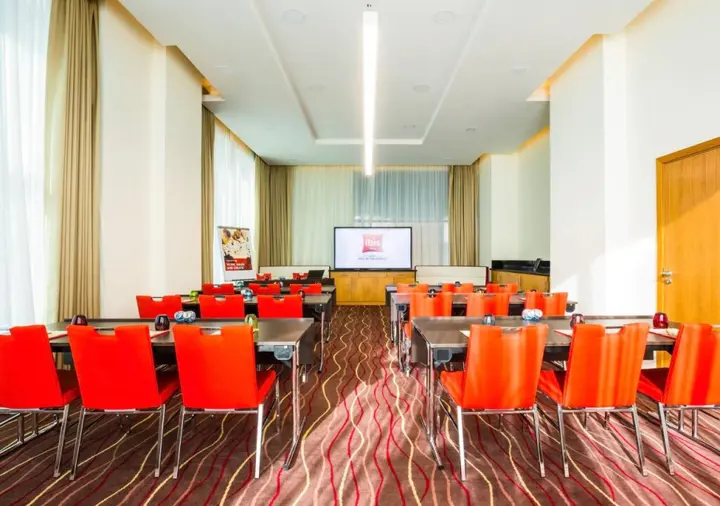 Дубай: Отель Ibis Mall Avenue Dubai
