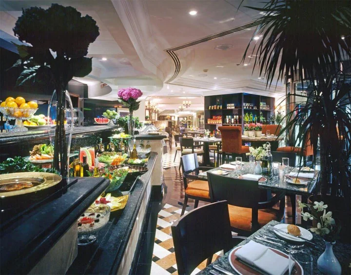 Абу-Даби: Отель Sheraton Khalidiya