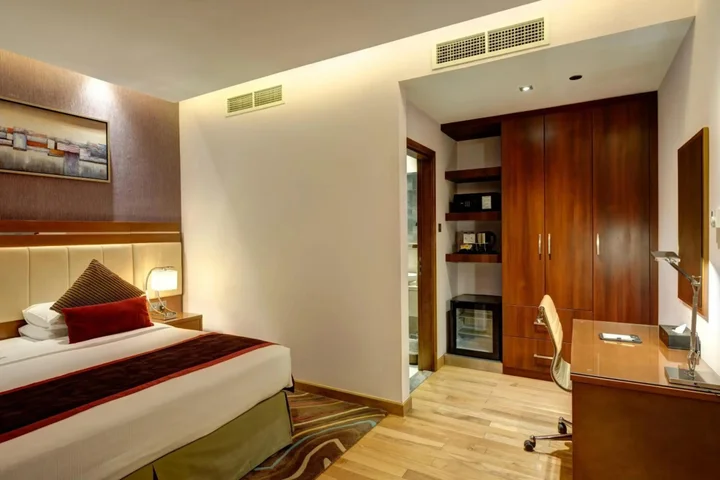 Абу-Даби: Отель Sheraton Khalidiya