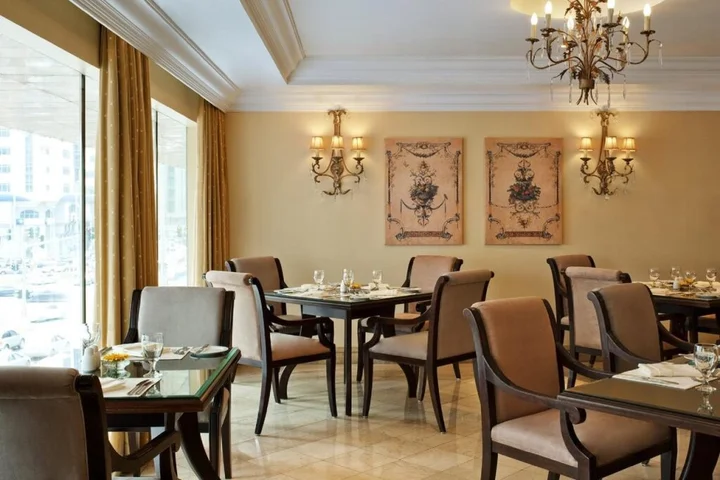 Абу-Даби: Отель Sheraton Khalidiya