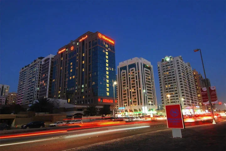 Абу-Даби: Отель Sheraton Khalidiya