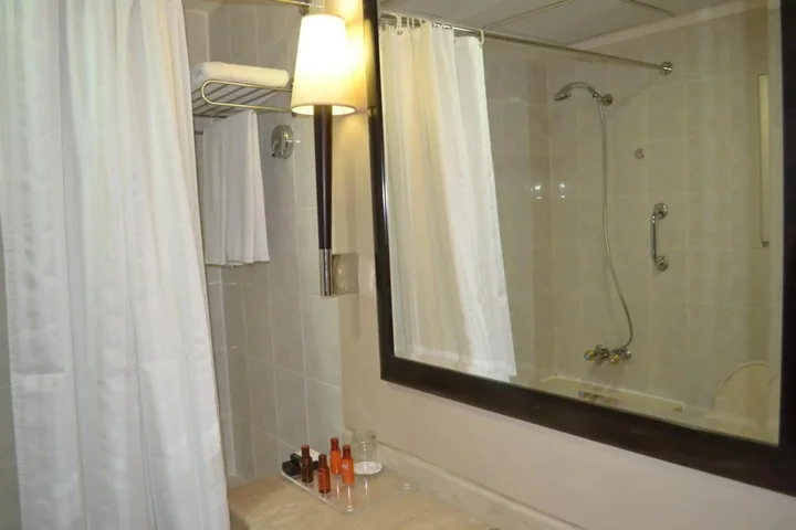 Абу-Даби: Отель Sheraton Khalidiya