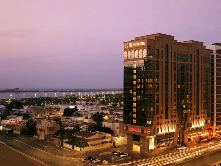 Абу-Даби: Отель Sheraton Khalidiya