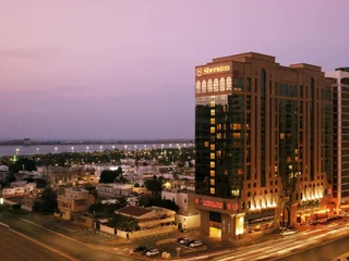 Абу-Даби: Отель Sheraton Khalidiya