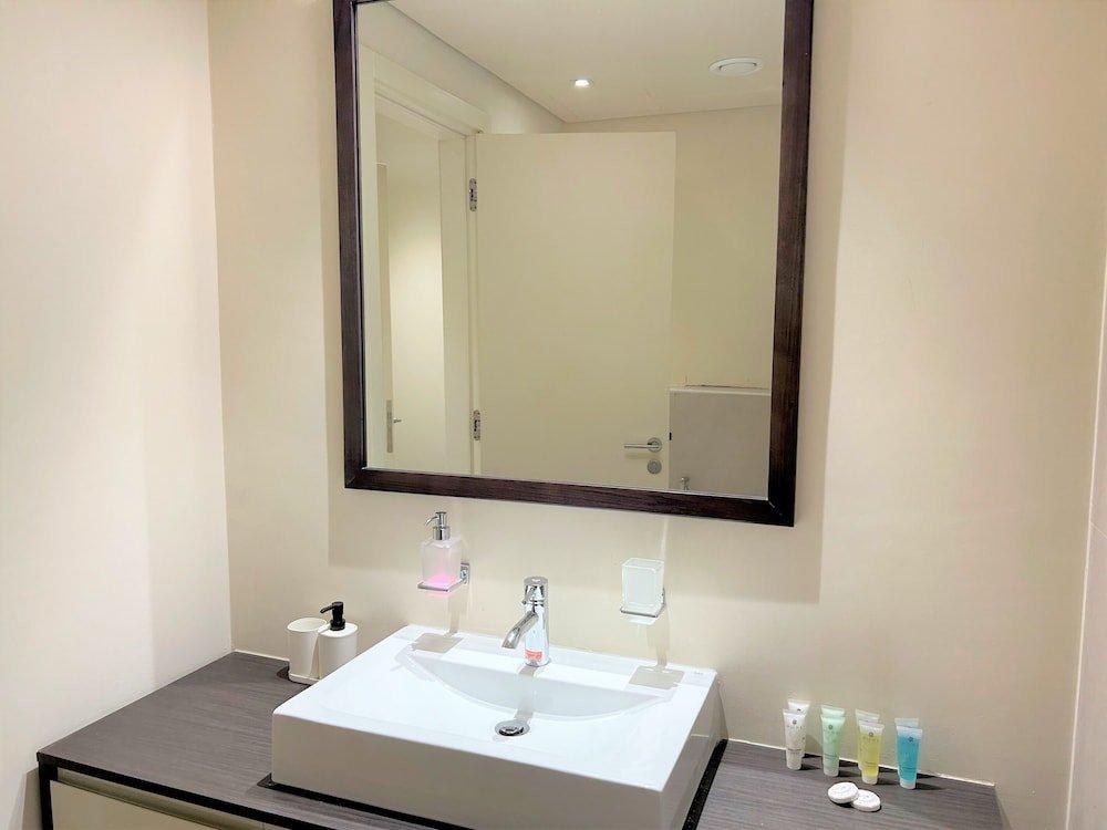 Дубай: Stunning Stay Park View JVC -1bed With Balcony