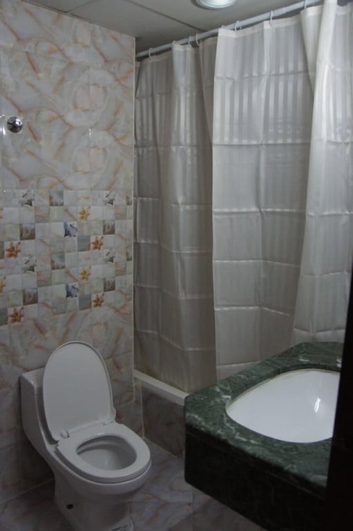 Дубай: Three 888 Hotel