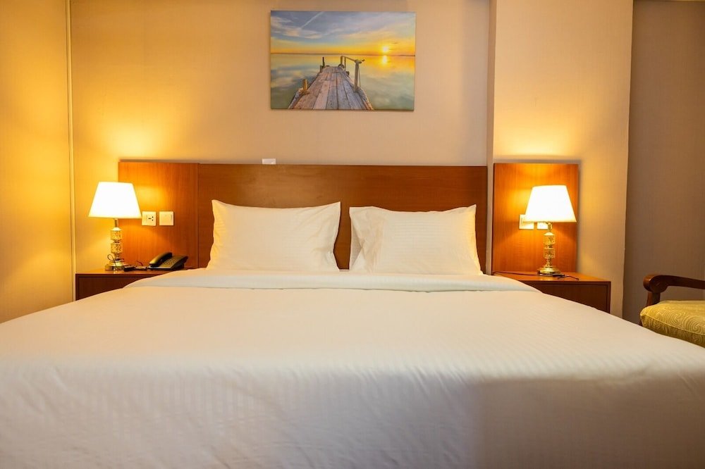 Дубай: Three 888 Hotel