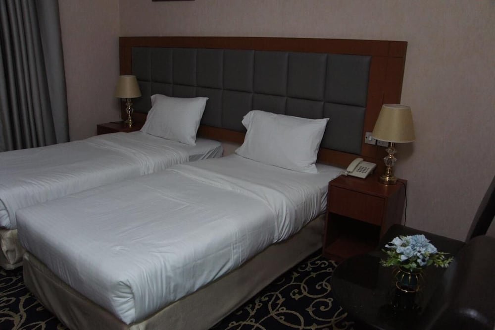 Дубай: Three 888 Hotel