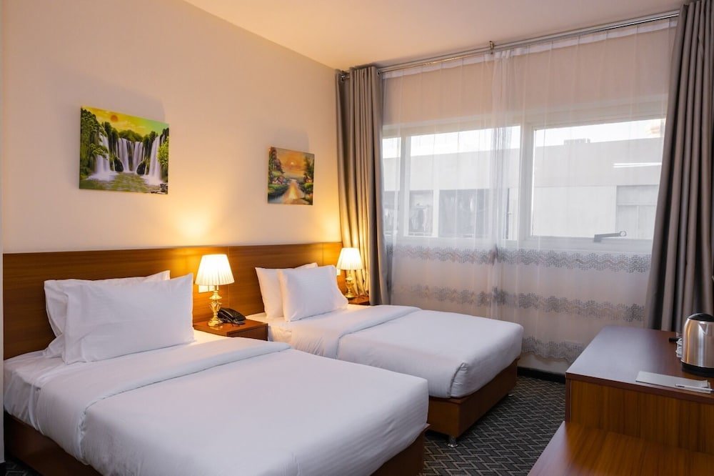 Дубай: Three 888 Hotel